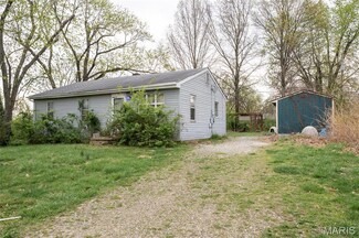 2800 Mulberry Ln, Saint Charles, MO 63303