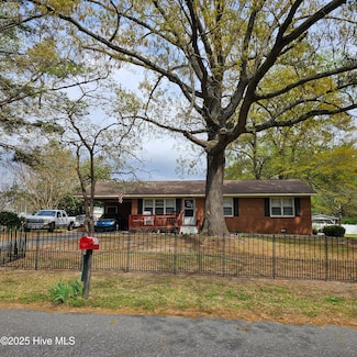 1535 Memory Ln, Kinston, NC 28504