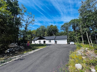 81 Mary Ln, Oakland, ME 04963