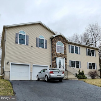 1342 Clover Rd, Long Pond, PA 18334