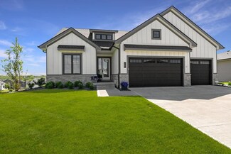 2605 Sunflower Dr, Waukee, IA 50263