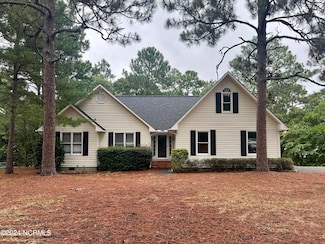 102 Seminole Ct, Seven Lakes, NC 27376