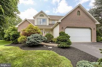 14 N Pin Oak Dr, Boiling Springs, PA 17007
