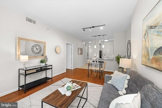 400 Massachusetts Ave NW Unit 221, Washington, DC 20001