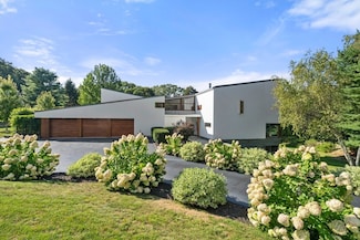 2 Forest Hill Rd, Wayland, MA 01778