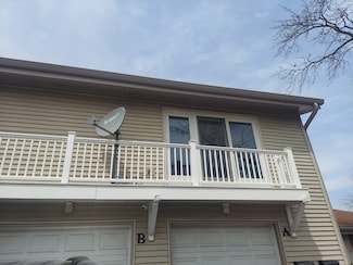 207 Emerson Ct Unit D, Bloomingdale, IL 60108