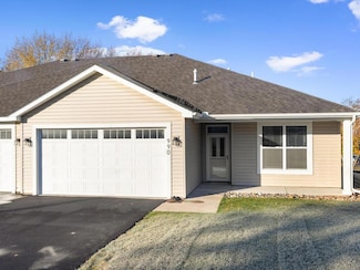 990 Lovell Ave W, Roseville, MN 55113