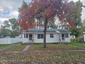 825 Summer St, Algonac, MI 48001