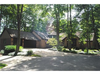 246 Brookview Dr SW, North Canton, OH 44709