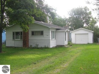 915 Farnsworth St, Oscoda, MI 48750