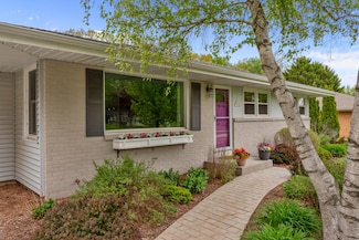 N51W15940 Fair Oak Pkwy, Menomonee Falls, WI 53051
