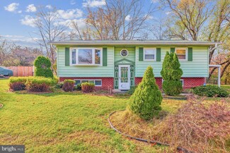 9801 Glen View Dr, Clinton, MD 20735