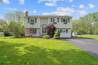 109 Farmingdale Rd, Camillus, NY 13031