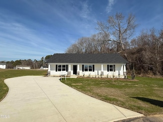 107 Faucette Dr, Selma, NC 27576