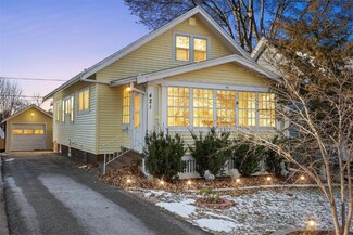 421 22nd St NE, Cedar Rapids, IA 52402