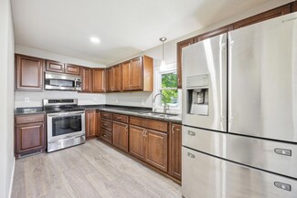 714 7th Ave S, Hopkins, MN 55343