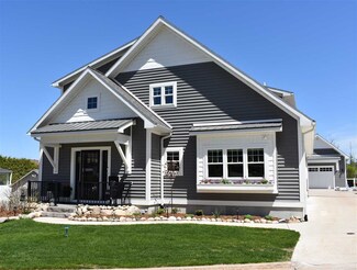 135 Beaubien Ave, Petoskey, MI 49770