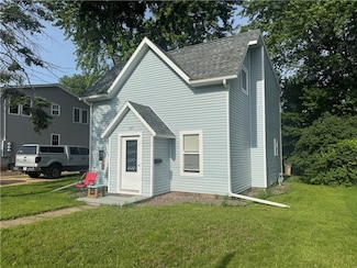 107 4th St W, Menomonie, WI 54751