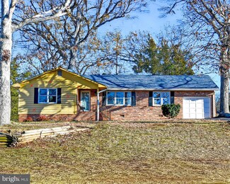 8243 Sunset Dr, Manassas, VA 20110
