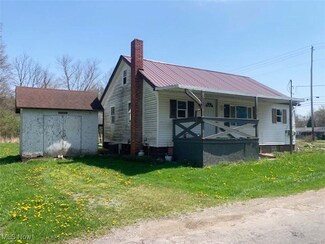 4552 Maple Dr, Newton Falls, OH 44444