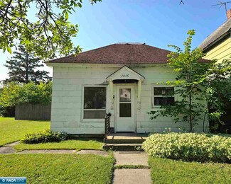 1015 6th St, International Falls, MN 56649