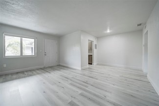 13150 Memorial Hwy Unit 221, Miami, FL 33161