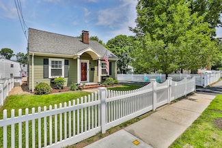 10 Hemenway St, Methuen, MA 01844