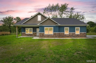 12 Ogborn Dr, Farmington, MO 63640