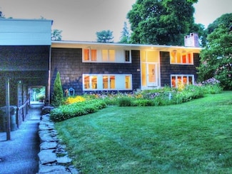 52 Cliff St, Burlington, VT 05401