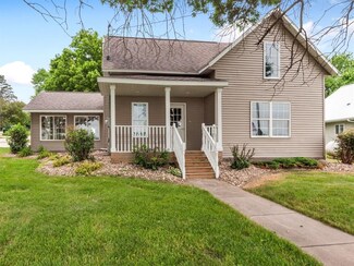 5920 Troy Mills Rd, Coggon, IA 52218