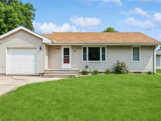 814 E Euclid Ave, Indianola, IA 50125