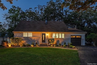 45 Ronald Dr E, Amityville, NY 11701