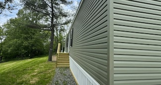 60 Carl Ave, Eighty Four, PA 15330