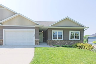 4561 Golf Dr, Windsor, WI 53598