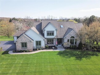 8 Parkview Manor Cir, Honeoye Falls, NY 14472
