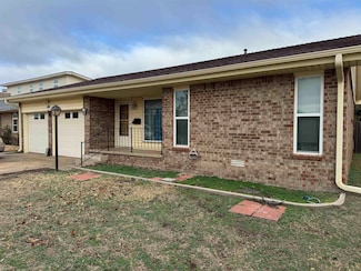 421 N Cimarron St, Hennessey, OK 73742