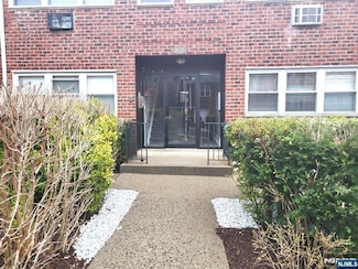 1628 Valley St Unit 1C, Fort Lee, NJ 07024