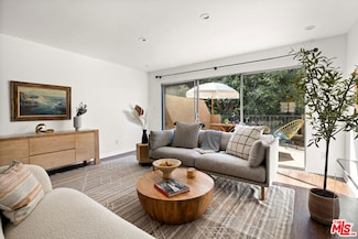 1890 S Cochran Ave Unit 10, Los Angeles, CA 90019