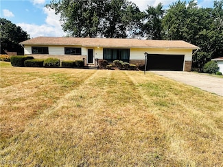 67 Moore Rd, Akron, OH 44319