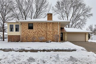 712 SE 4th St, Grimes, IA 50111