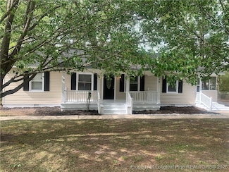 303 E Pleasant St, Roseboro, NC 28382