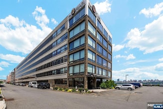 9 Somerset Ln Unit 307, Edgewater, NJ 07020