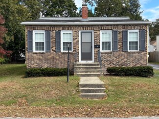 15 Brook St, Webster, MA 01570