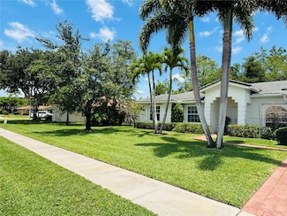 126 Chestnut Cir, Royal Palm Beach, FL 33411