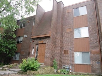 701 Spruce Ct Unit 4, Vernon Hills, IL 60061