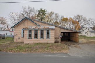 6 Myrtle St, Madison, ME 04950