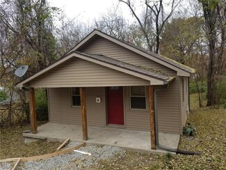 11214 Felton St, Sugar Creek, MO 64054