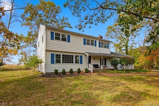 14 Flax Pond Woods Rd, Setauket, NY 11733