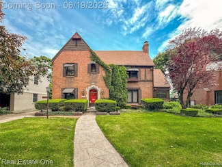 26044 York Rd, Huntington Woods, MI 48070