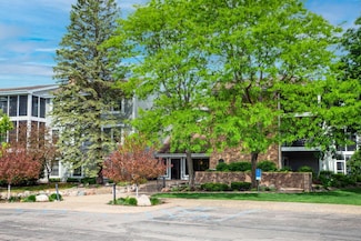 3020 Saint Albans Mill Rd Unit 309, Minnetonka, MN 55305